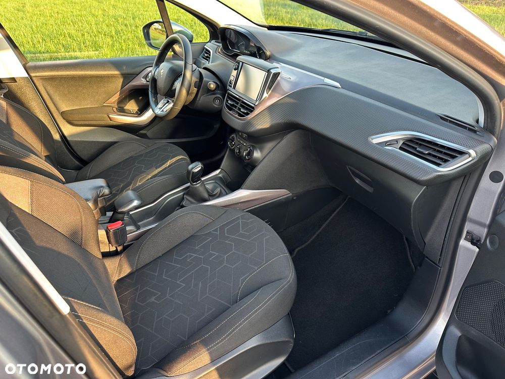 Peugeot 2008 ver-1-2-pure-tech-access - 12