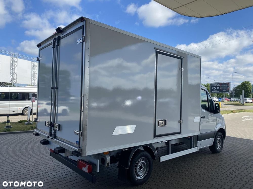 Mercedes-Benz Sprinter - 5