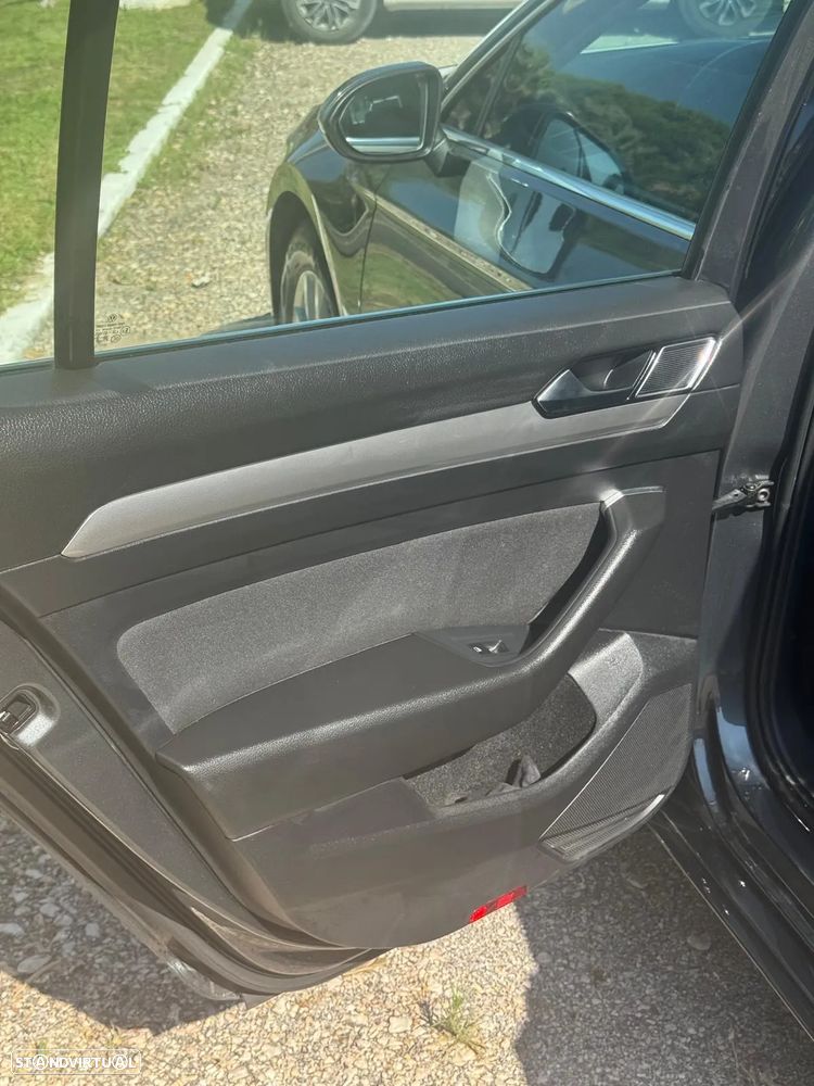 VW Passat Variant 1.6 TDI Confortline - 29