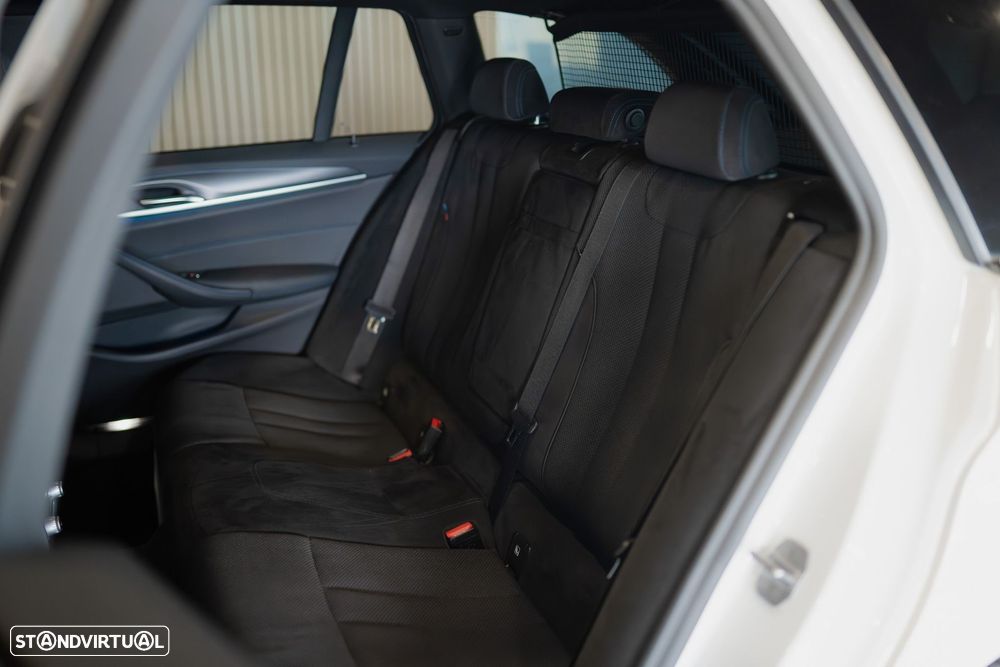 BMW 530 e Pack Desportivo M - 29