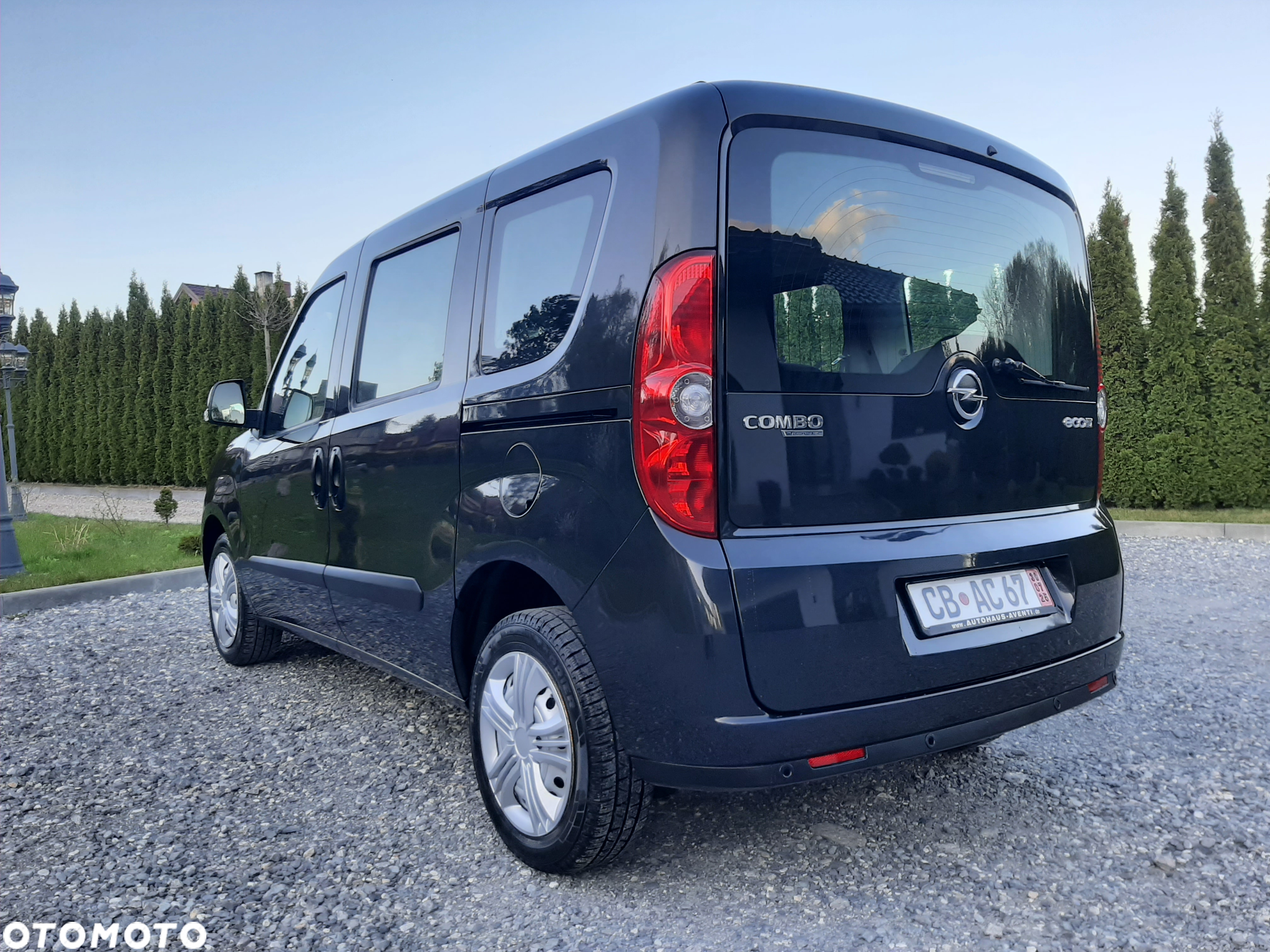 Opel Combo Tour 1.4 Cosmo - 4