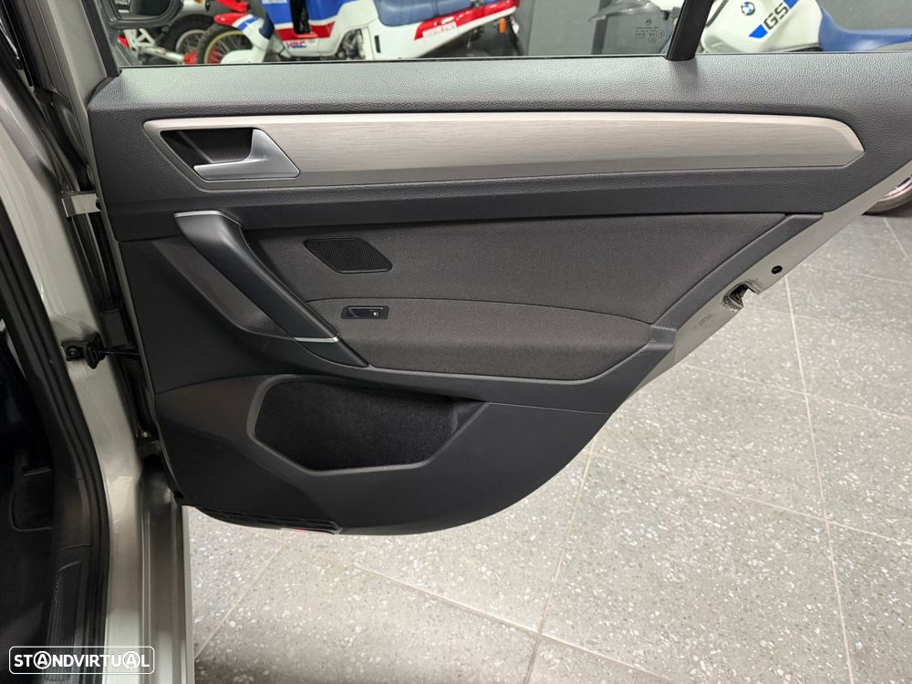 VW Golf Sportsvan 1.6 TDI Confortline BlueMotion - 25