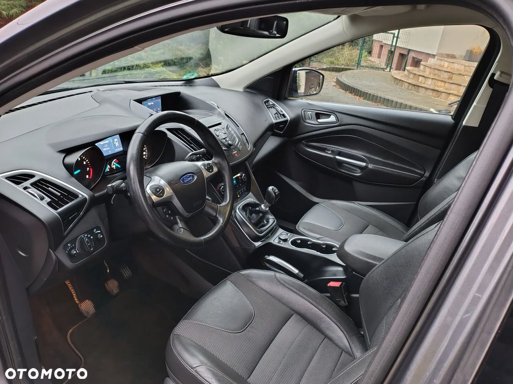 Ford Kuga 1.6 EcoBoost 2x4 Titanium - 8