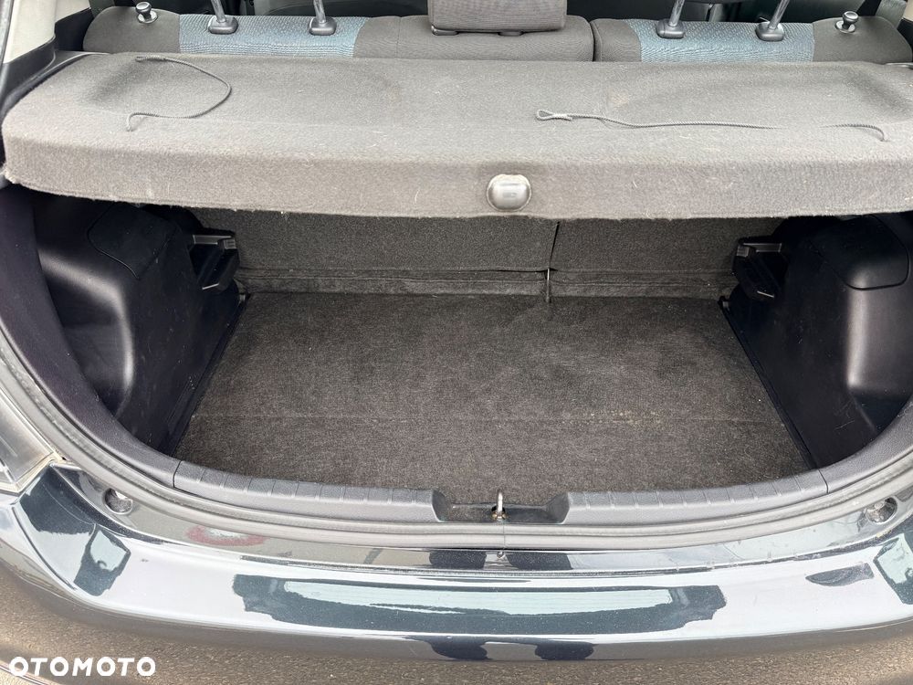 Toyota Yaris - 25