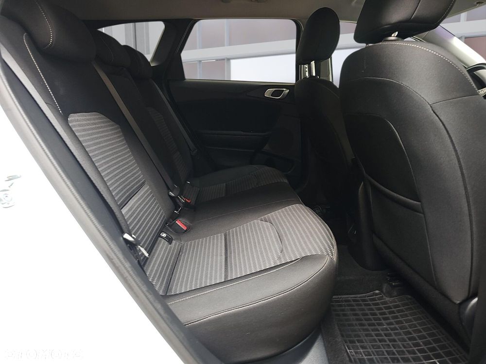 Kia Ceed 1.5 T-GDI M - 12