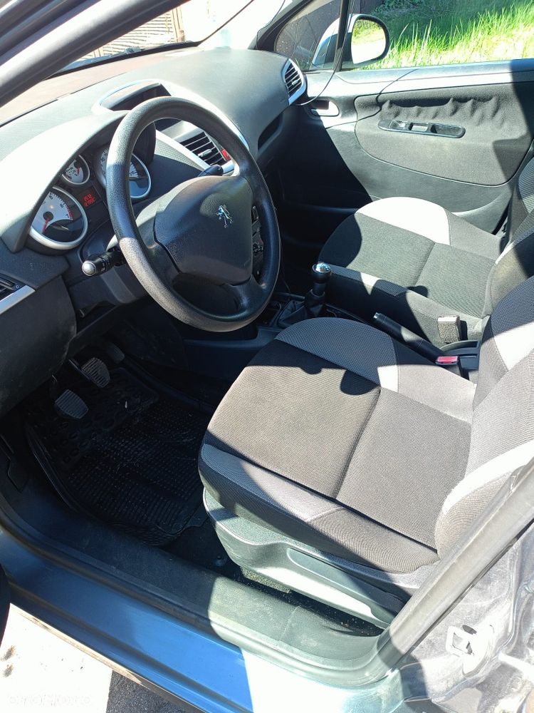 Peugeot 207 - 8