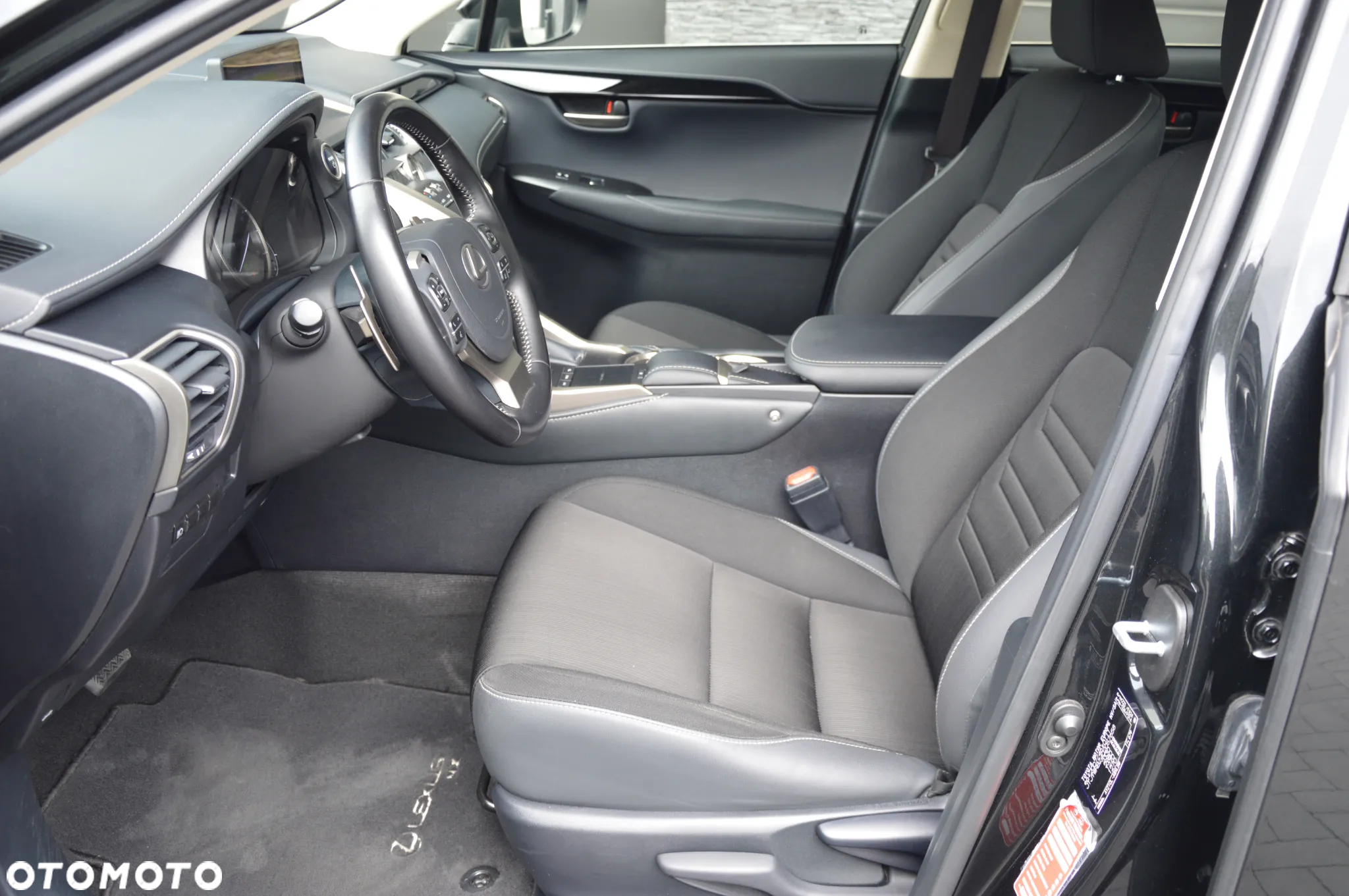 Lexus NX 300h - 15