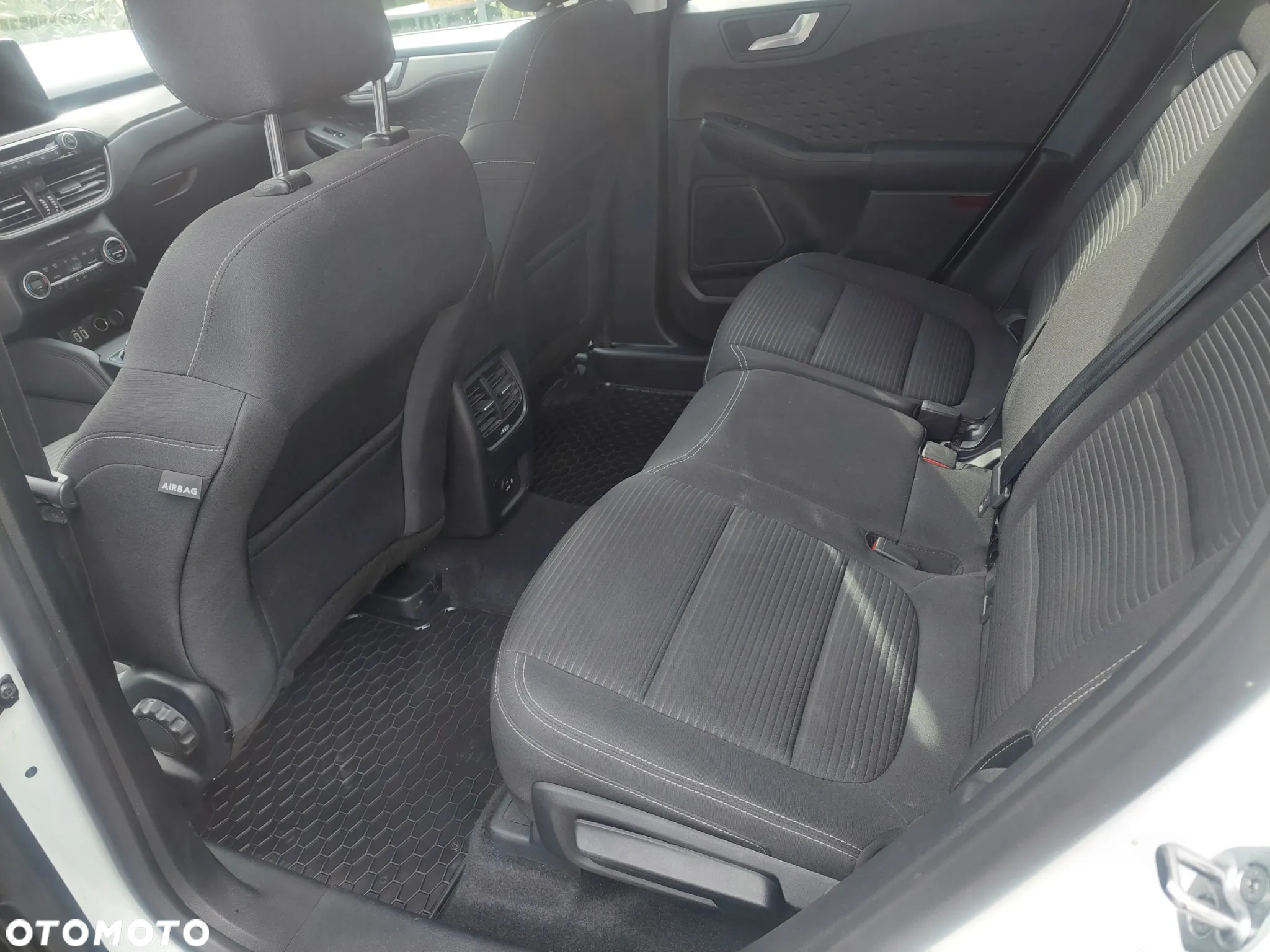 Ford Kuga - 10