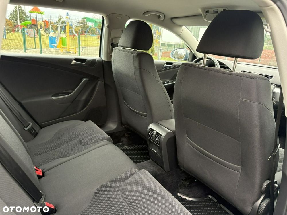 Volkswagen Passat - 13