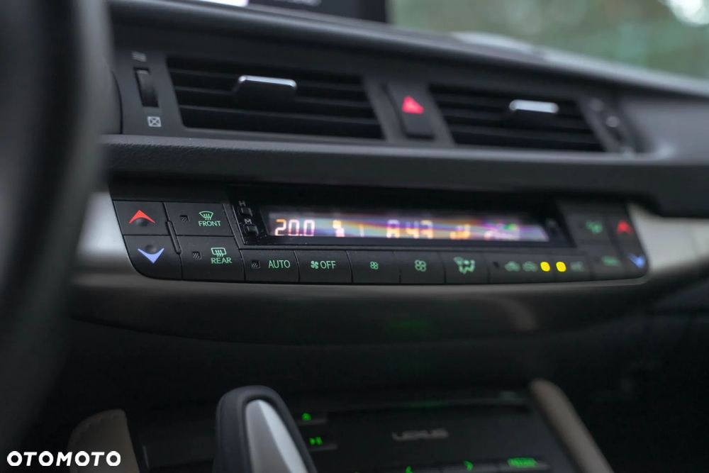 Lexus CT 200h Business Edition - 21