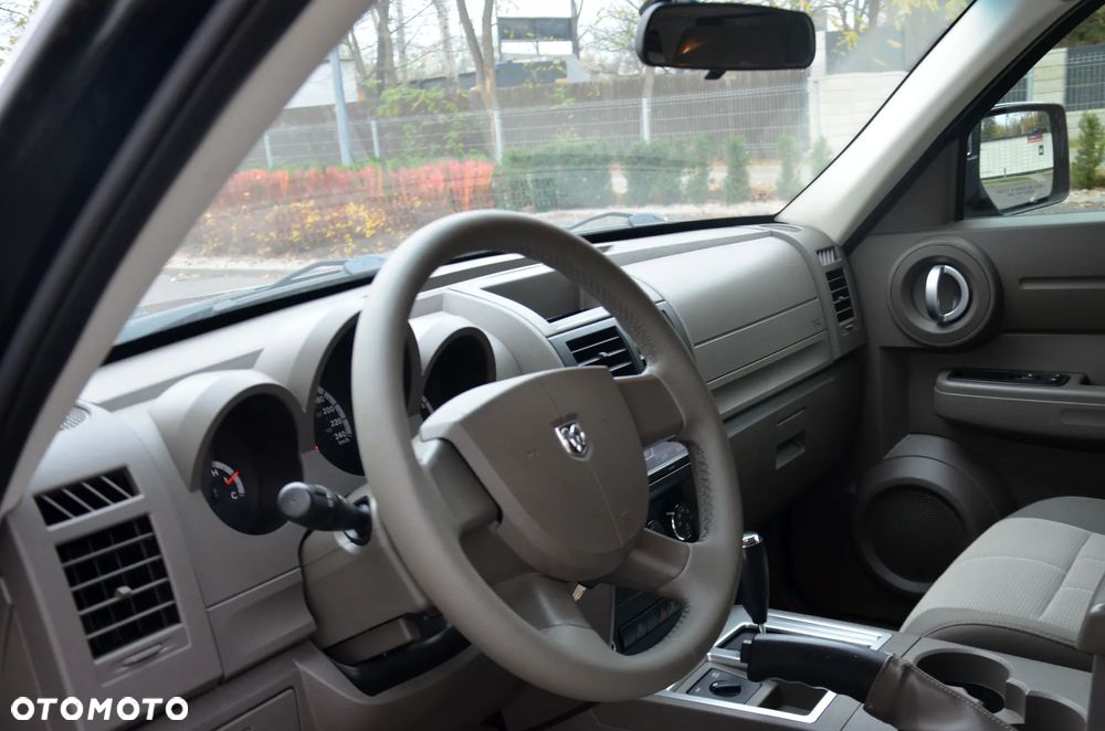 Dodge Nitro 3.7 V6 SLT 4WD - 24