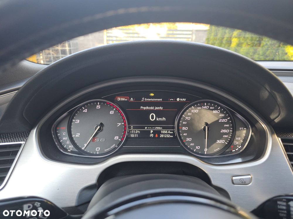 Audi S8 - 6