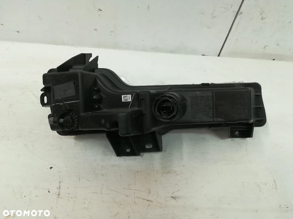 Tesla Y 3 Halogen lewy LED - 4