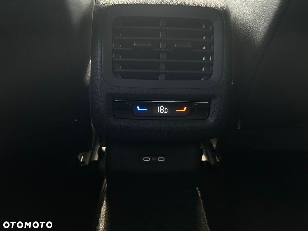 Volkswagen T-Roc - 26