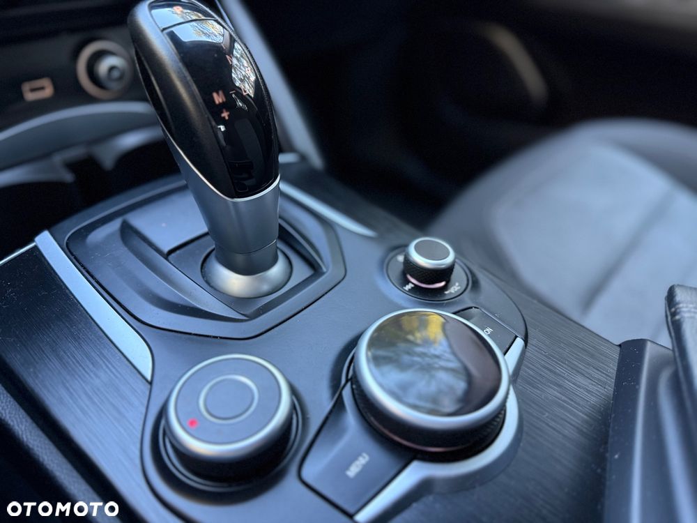 Alfa Romeo Stelvio 2.0 Turbo Q4 - 35