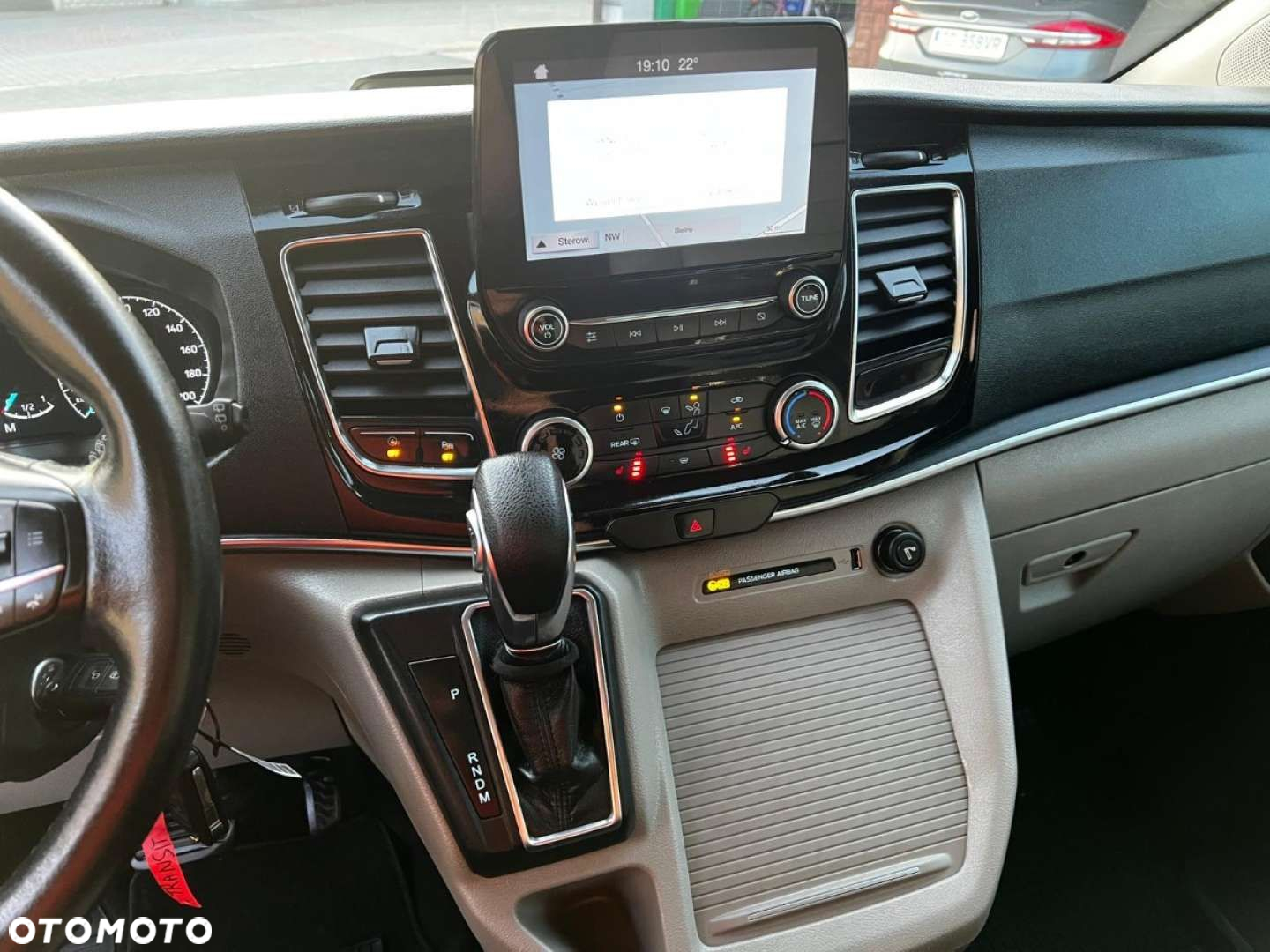 Ford Tourneo Custom - 30