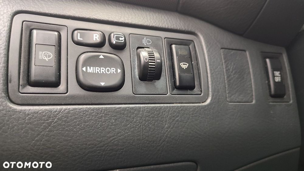 Toyota Avensis 1.8 VVT-i Executive - 29