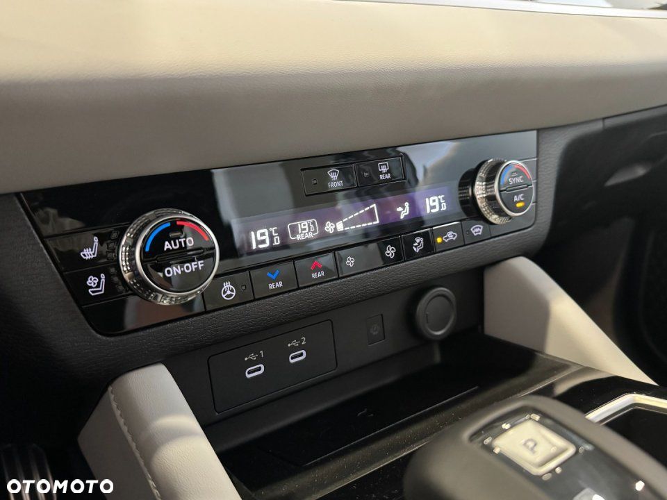 Mitsubishi Outlander - 16