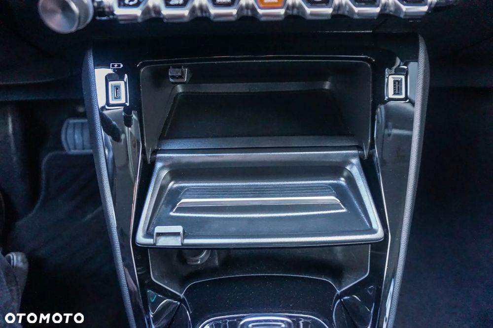 Peugeot 2008 1.2 PureTech Allure Pack S&S EAT8 - 22