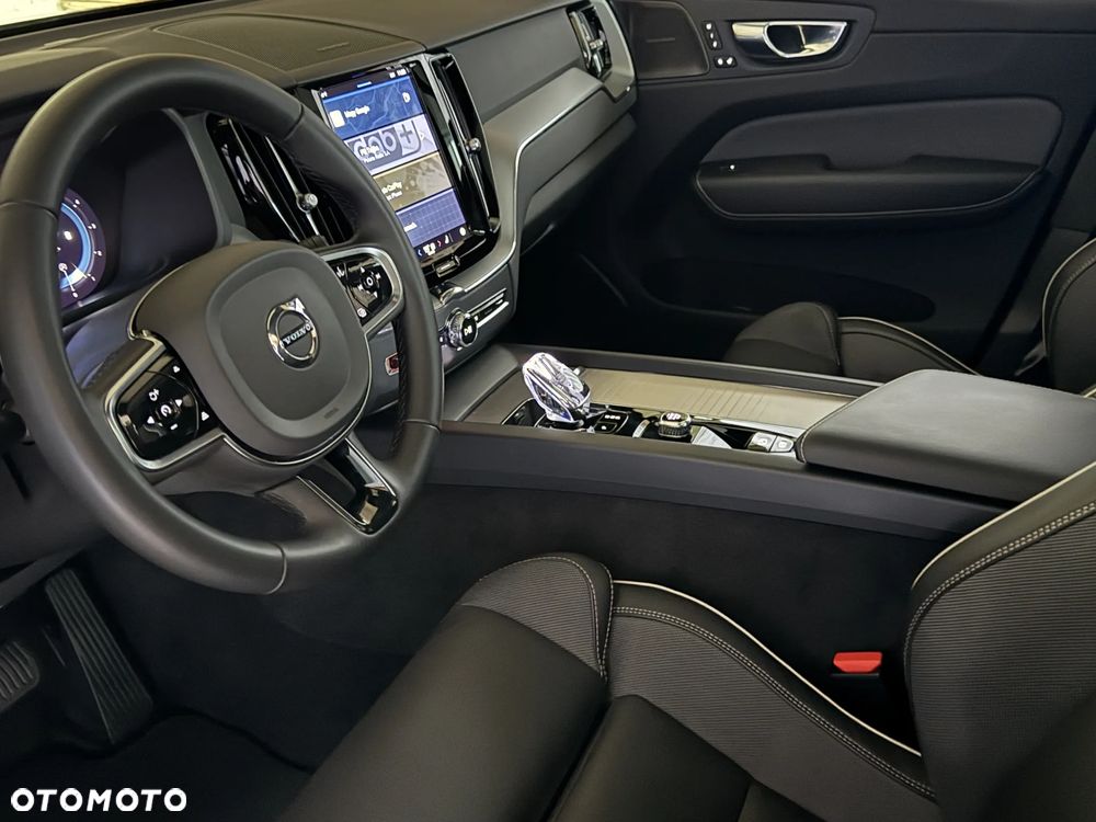 Volvo XC 60 B4 D AWD Plus Dark - 16