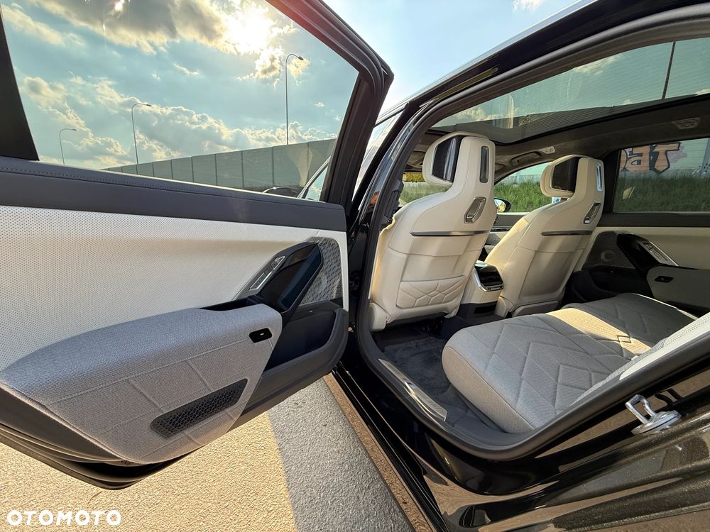 BMW Seria 7 M760e PHEV xDrive sport - 16
