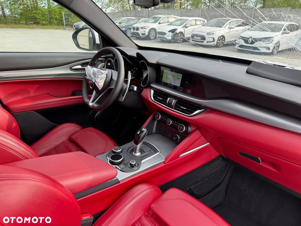 Alfa Romeo Stelvio 2.0 Turbo 16V AT8-Q4 Veloce Ti - 18