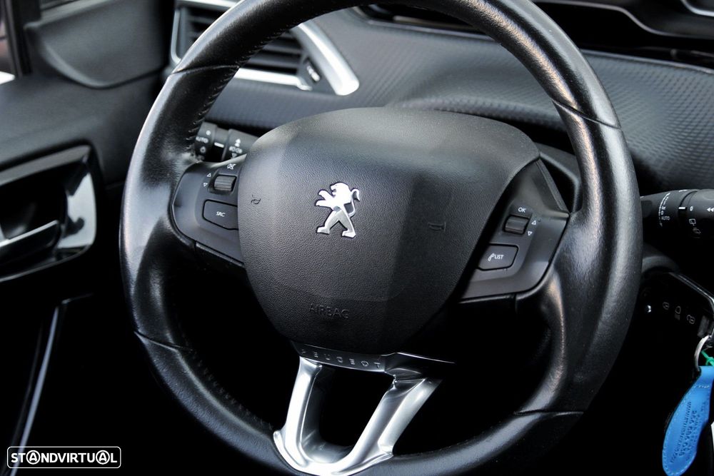 Peugeot 208 1.2 PureTech Style - 28