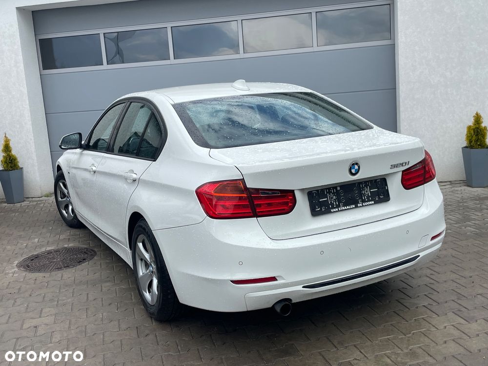 BMW Seria 3 320i Sport Line - 3