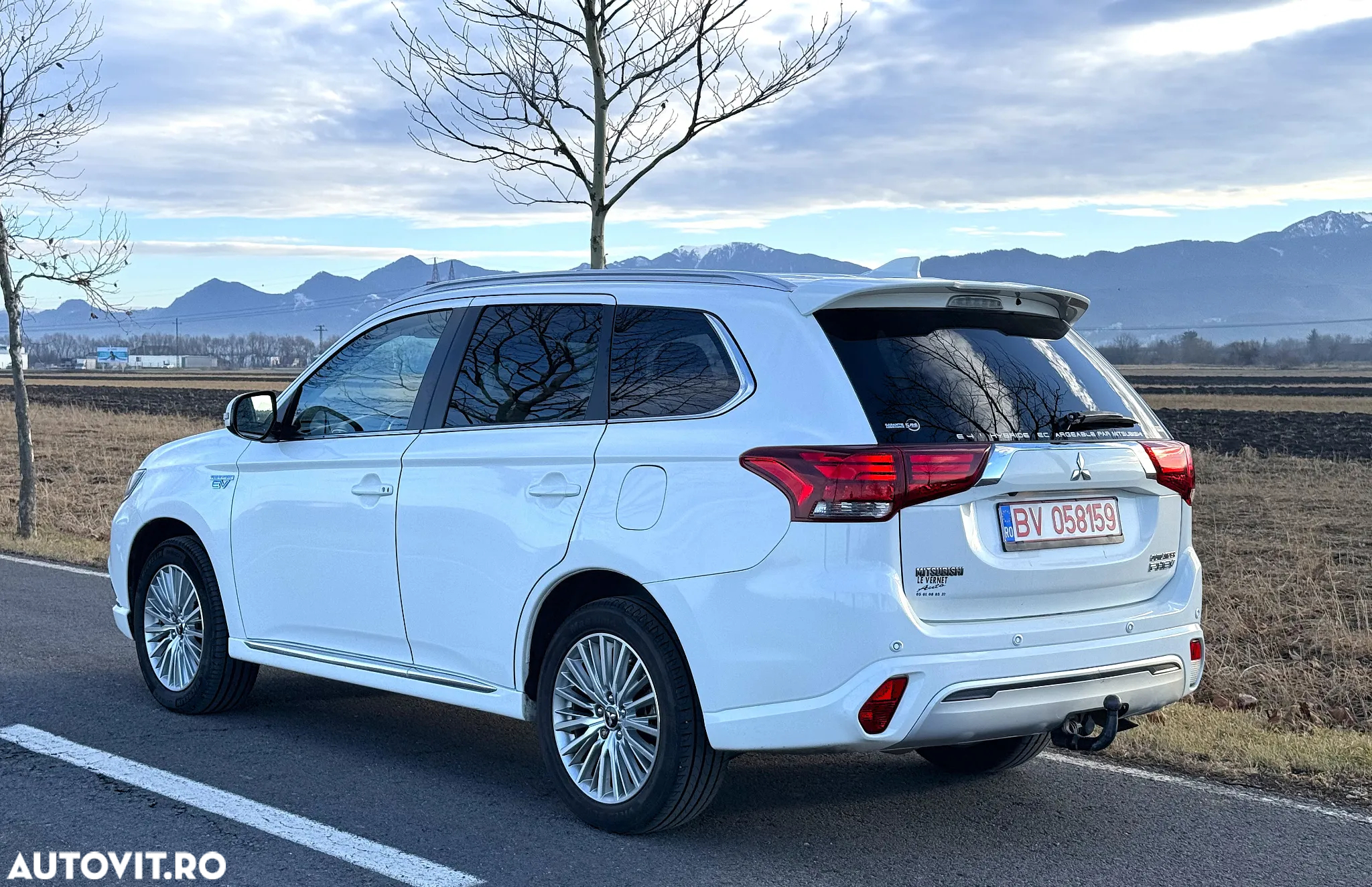 Mitsubishi Outlander 2.4 4WD Plug-In Hybrid Plus - 7