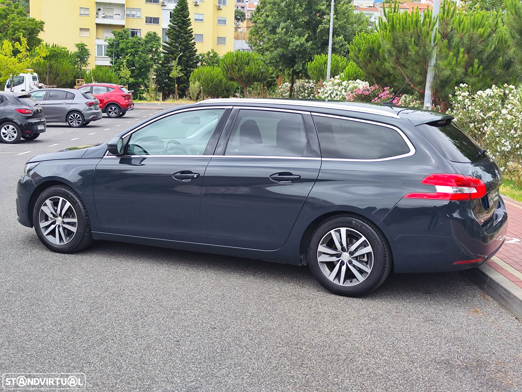 Peugeot 308 SW 1.2 PureTech Allure Full LED EAT8 - 10