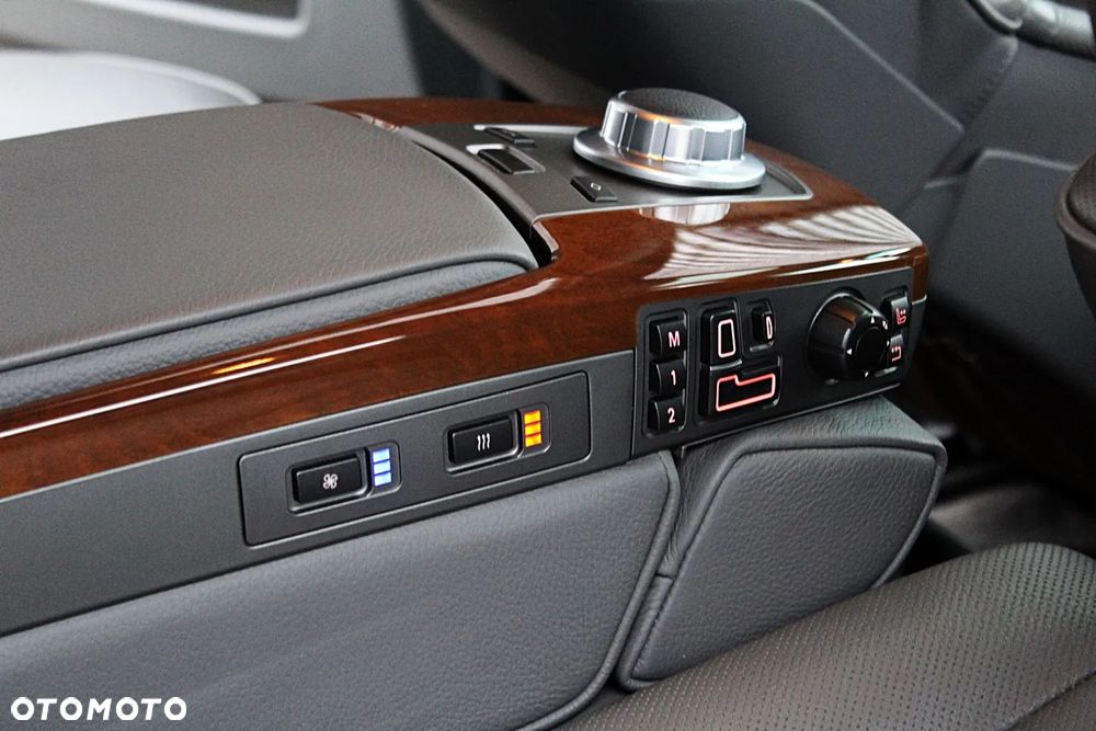 BMW Seria 7 750Li - 22