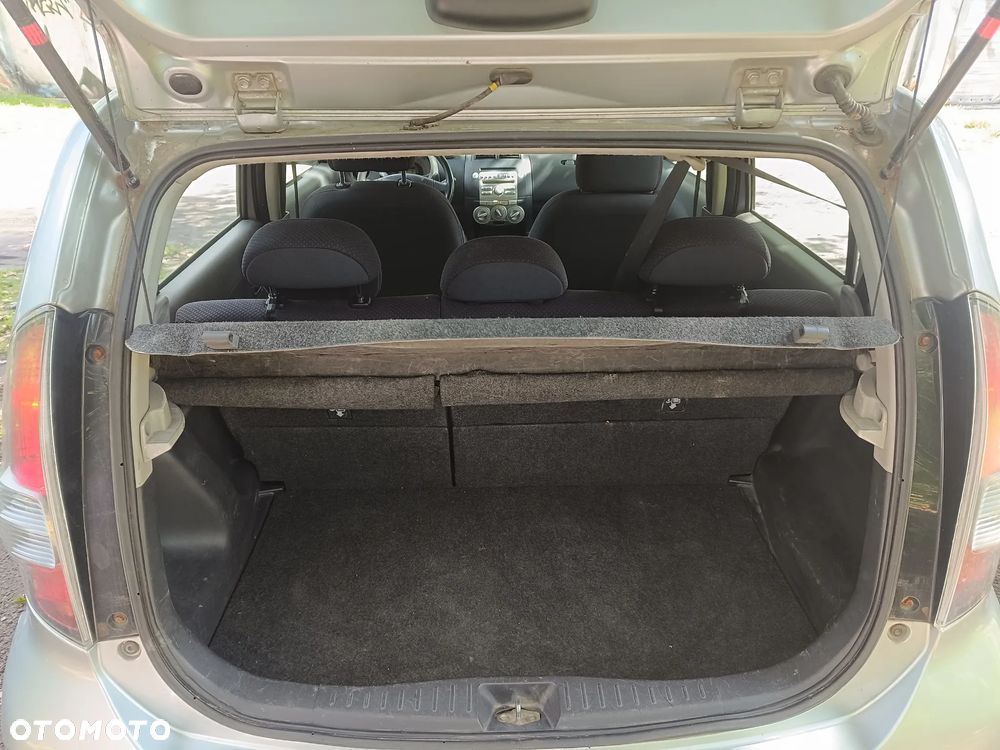 Daihatsu Sirion 1.3 - 10