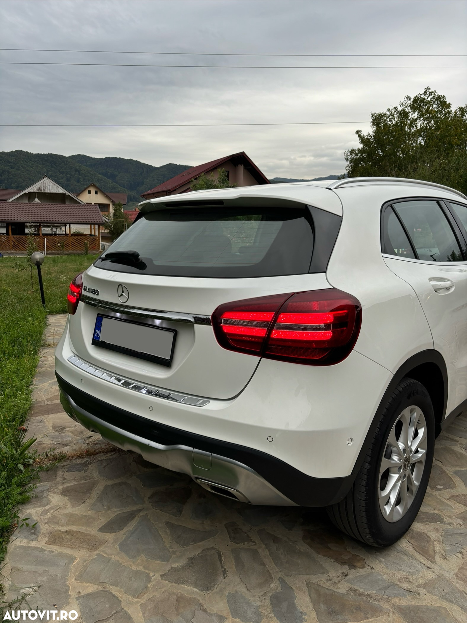 Mercedes-Benz GLA 180 7G-DCT - 9