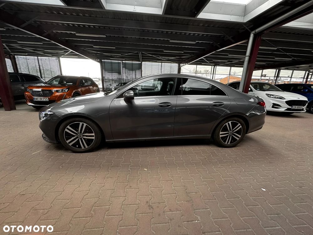 Mercedes-Benz CLA 200 Progressive 7G-DCT - 4
