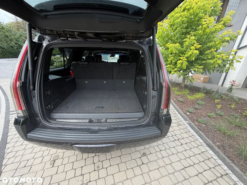 Cadillac Escalade - 3