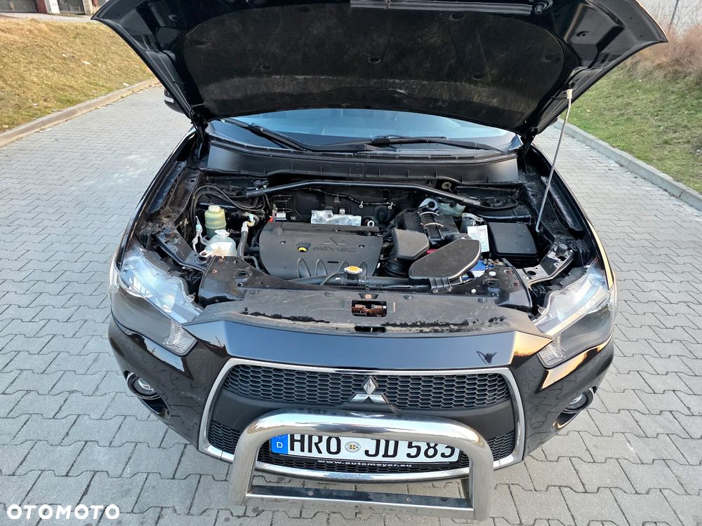 Mitsubishi Outlander - 11