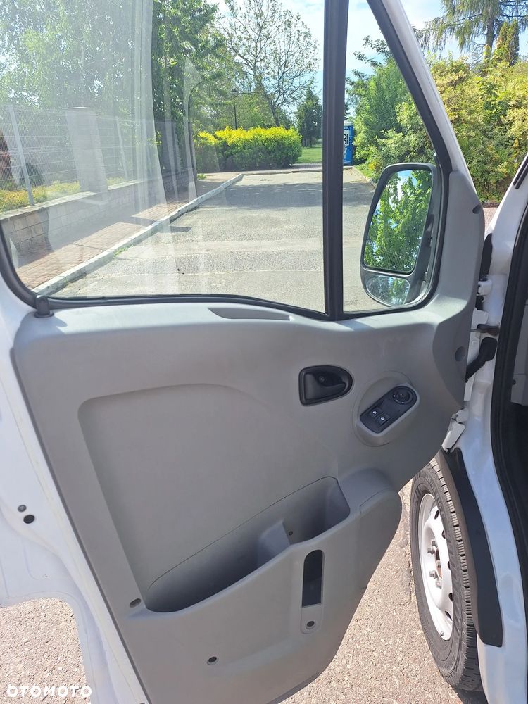 Nissan Interstar - 7