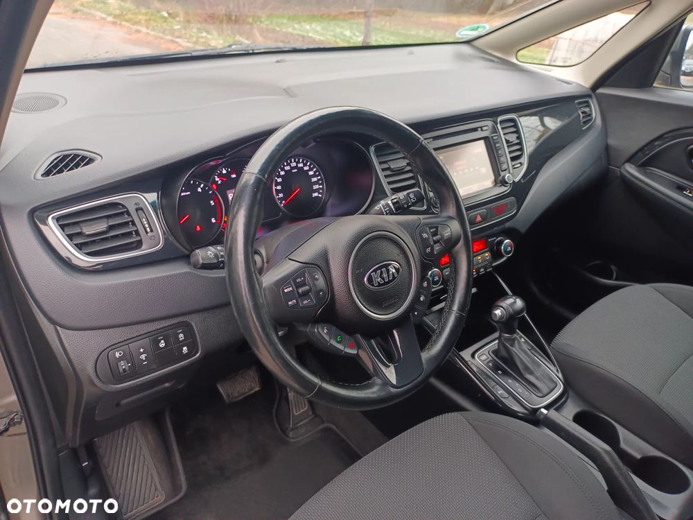 Kia Carens - 11