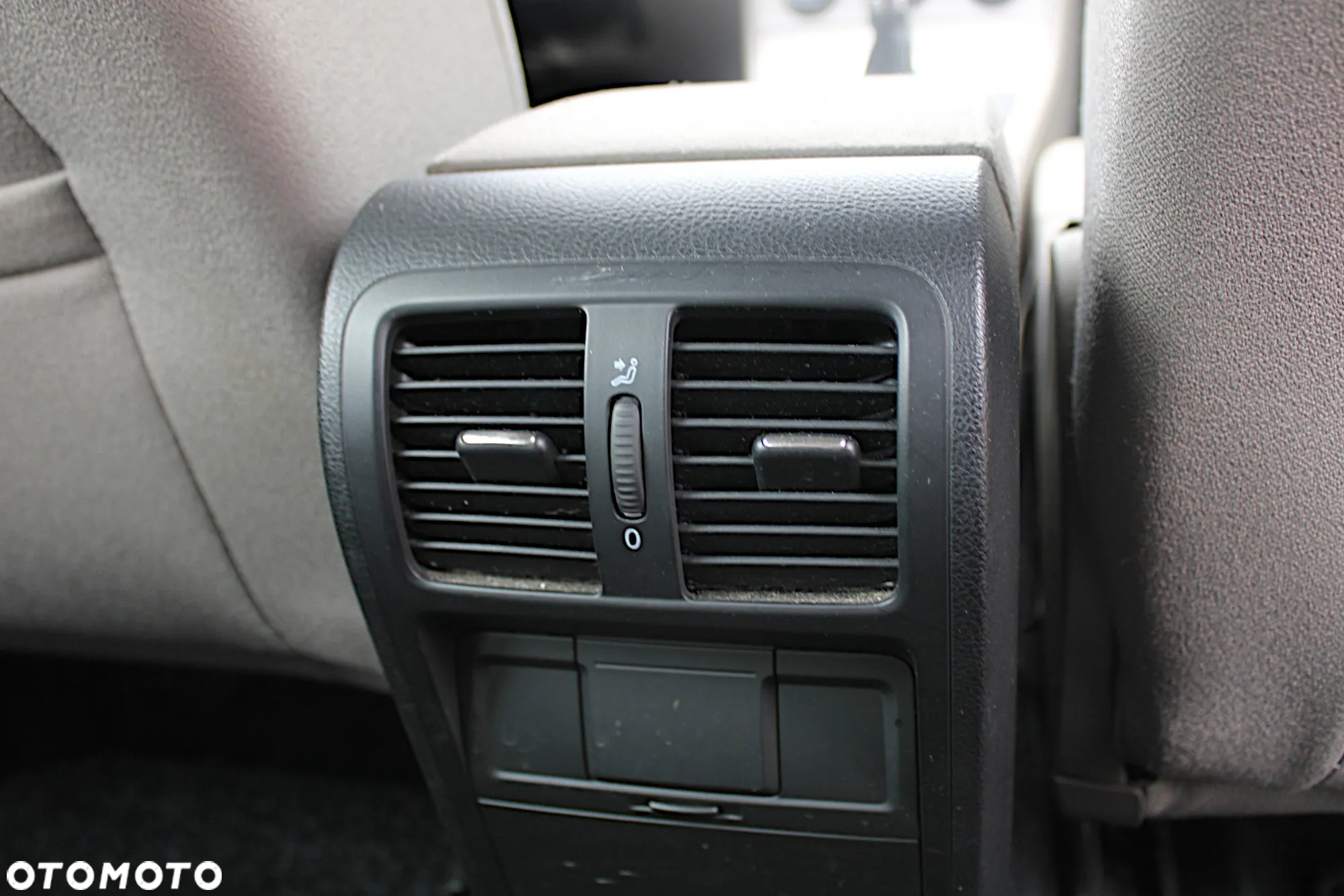 Volkswagen Passat 2.0 TDI DPF Sportline - 19