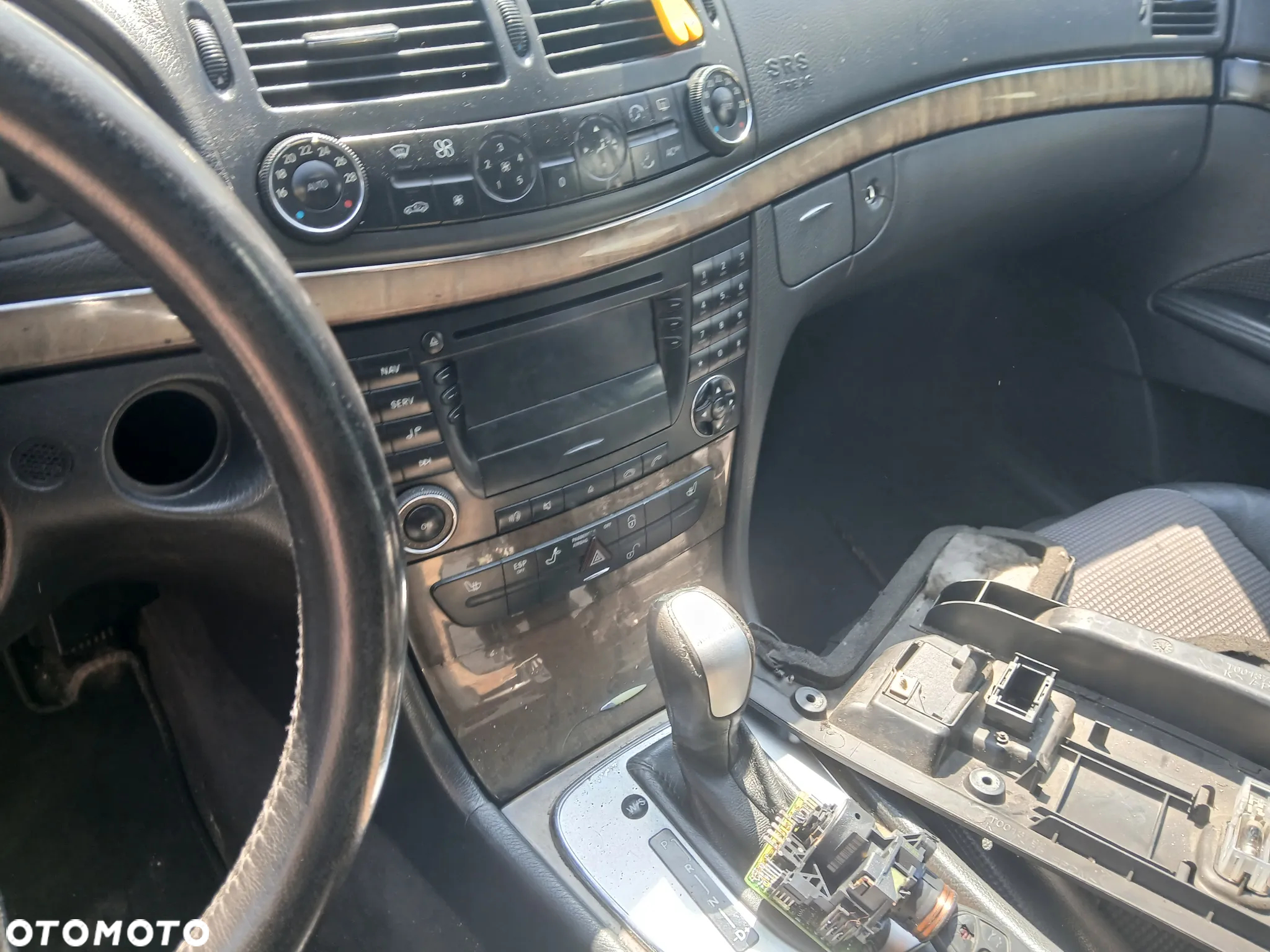 mercedes benz W211 E270 185 fotel fotele kanapa deska kokpit podsufitka boczek boczki klamka - 5