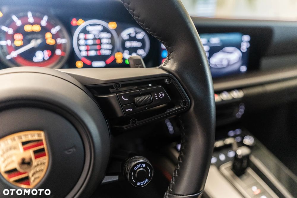 Porsche 911 Carrera 4 GTS - 31