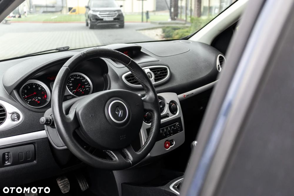 Renault Clio 1.2 16V Arctica - 13