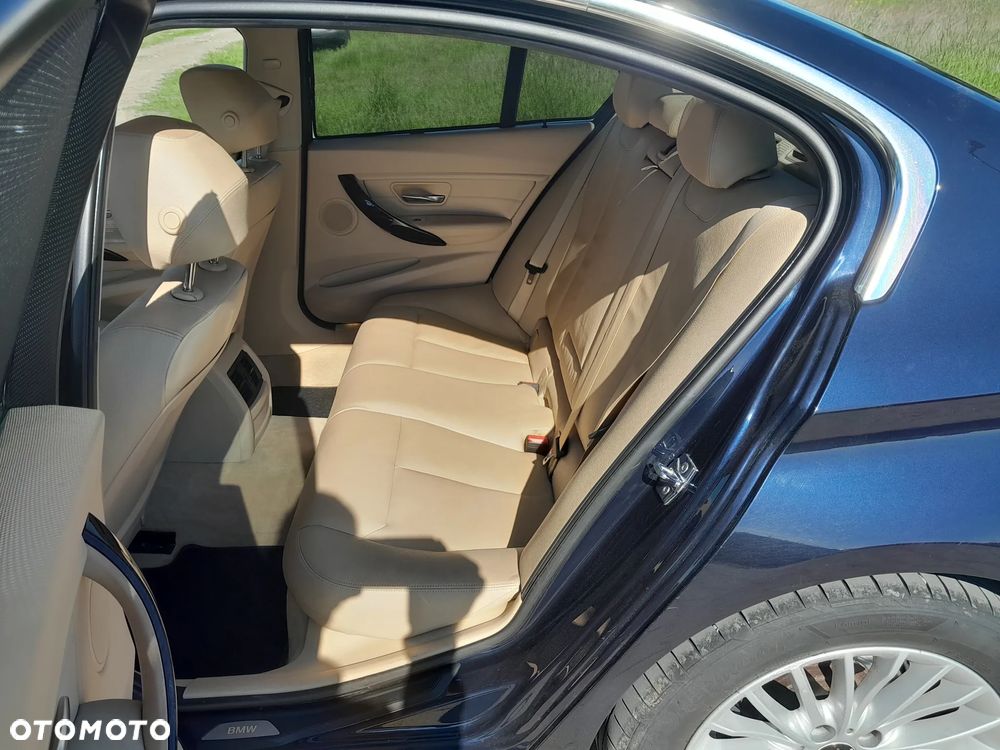 BMW Seria 3 320d Luxury Line - 12