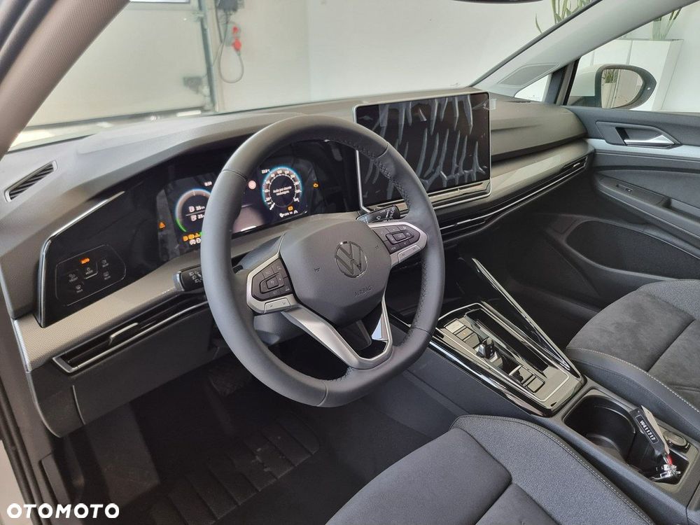 Volkswagen Golf - 10