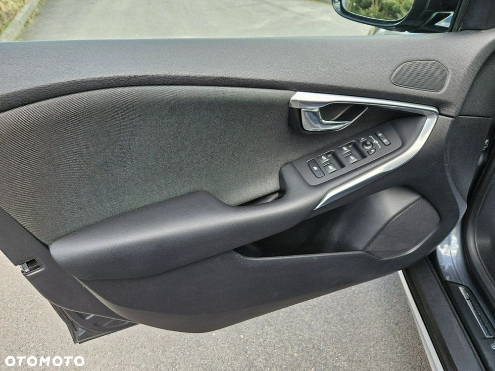 Volvo V40 Cross Country D2 Momentum - 16