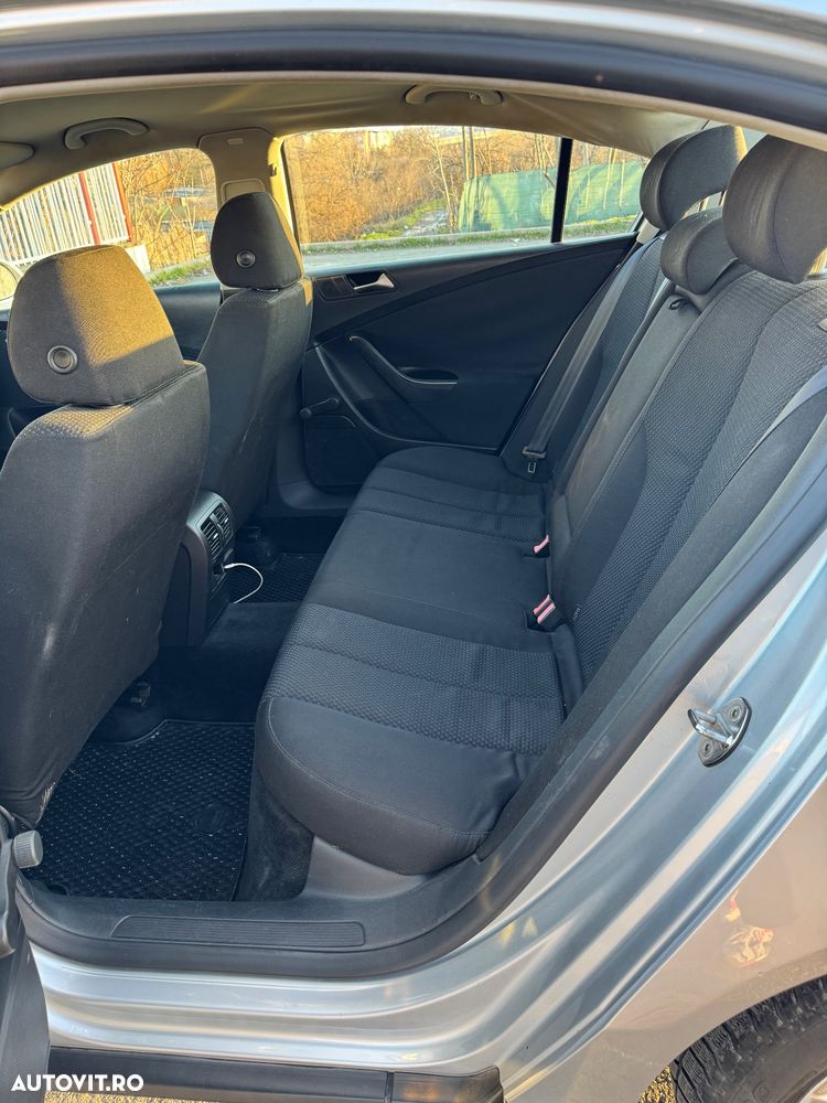 Volkswagen Passat 2.0TDI Comfortline DPF - 12