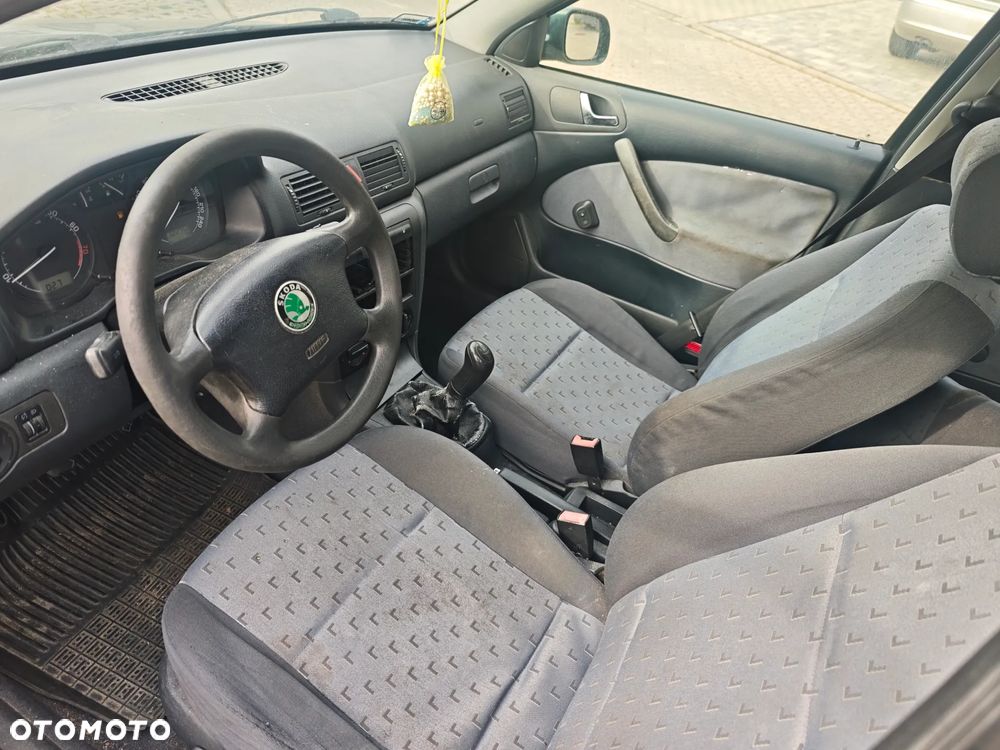 Skoda Octavia 1.6 GLX - 5