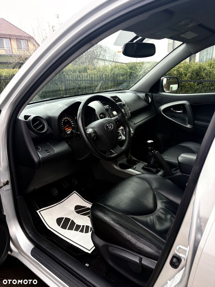 Toyota RAV4 2.2 D-4D Prestige - 11