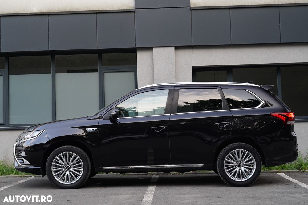 Mitsubishi Outlander ver-2-4-4wd-plug--in-hybrid-top - 24