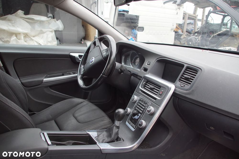 Auto na części - Volvo S60 II Lift 1.6 D 114 KM D4162T 36051127 484 2015R Silnik Skrzynia Drzwi Maska Błotnik Klapa Lampa Lusterko Klamka Szyba Deska Kokpit Sterownik Moduł Czujnik Licznik Wyświetlacz Panel Kierownica - 14